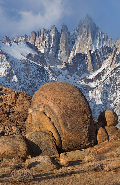 Mount Whitney - the highest peak In the contiguous United States, and Alabama Hills boulders. Alabama Hills, California, USA.