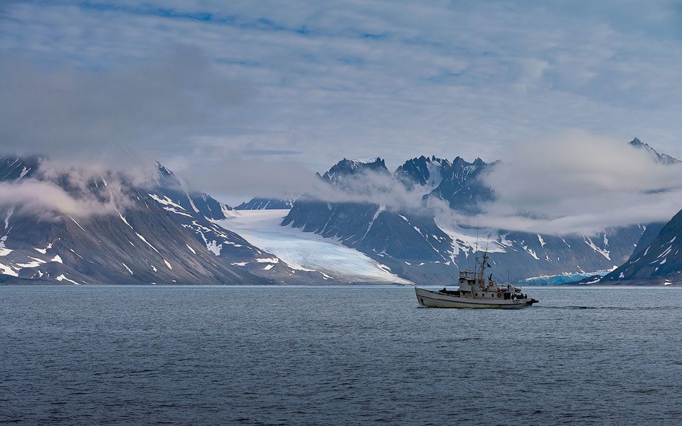 Boat, Glaciers and Mountains. Svalbard (Spitsbergen) Archipelago, Norway.
