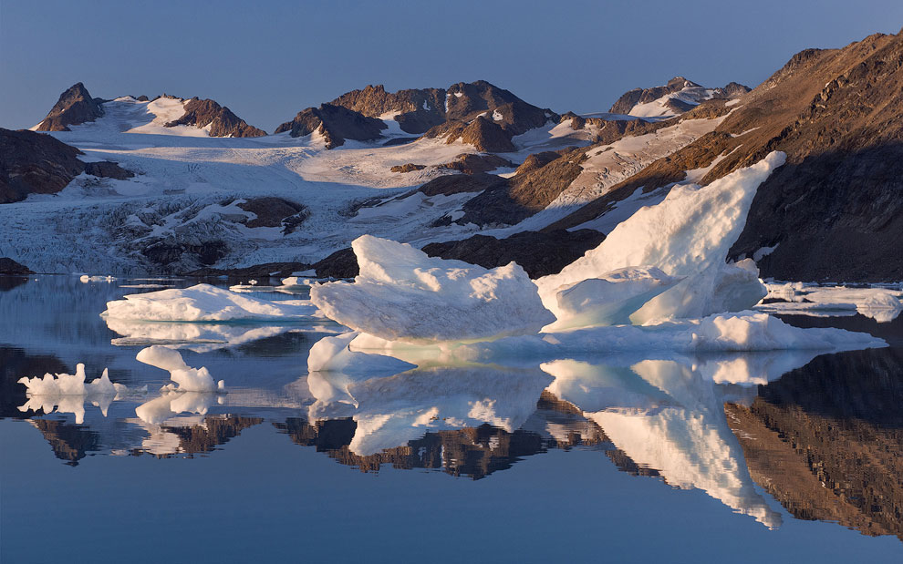 Icebergs and  tidewater Apusiaajik Glacier. Torsuut Tunoq sound, Southeastern Greenland.