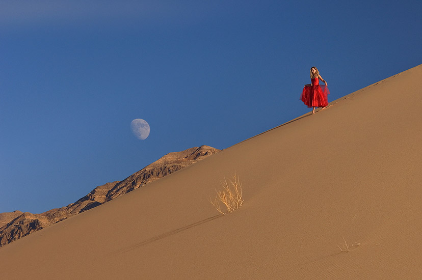 Down to the Moon. Anastasia Zakharova. Mesquite Flats Sand Dunes, Death Valley National Park, California, USA.