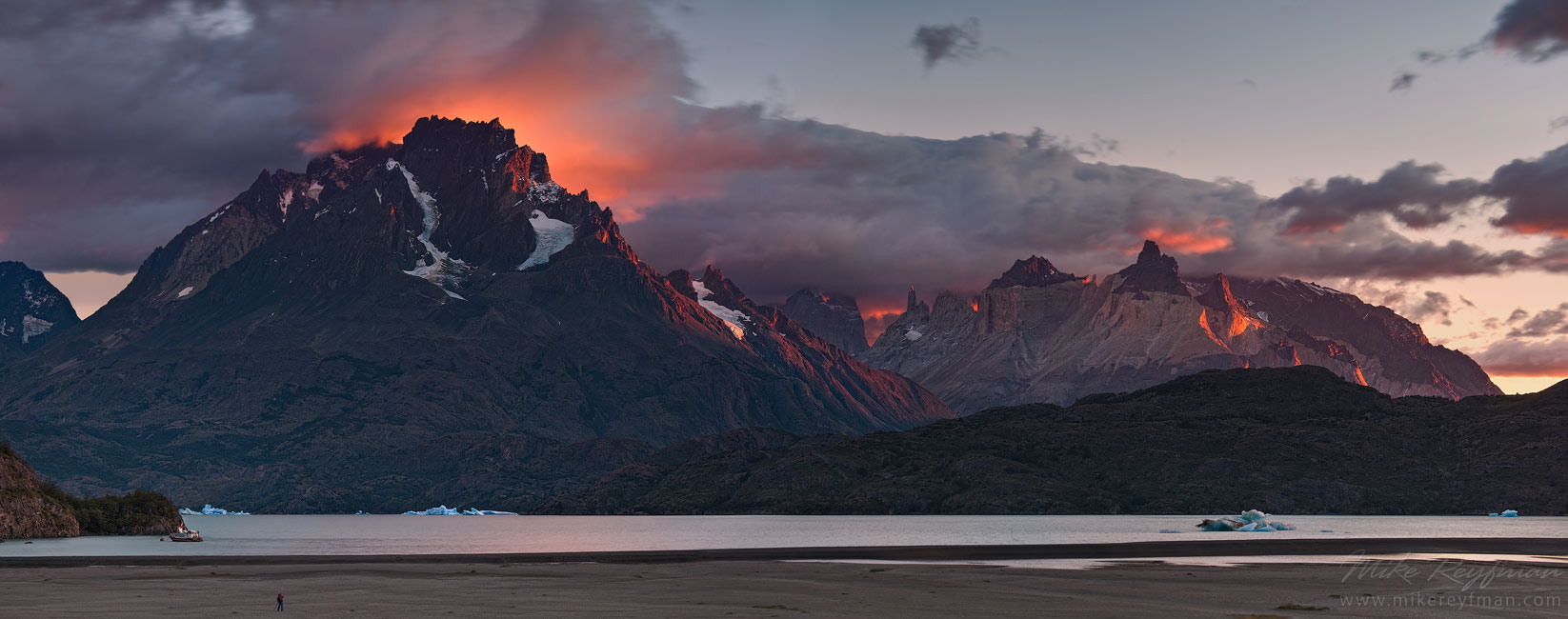 Sunrise at Lago Gray. Cerro Paine Grande and Cuernos del Paine in dramatic sunrise lighting. Torres del Paine National Park, Magallanes and Antartica Chilena Region XII, Patagonia, Chile.