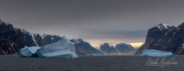 082-GR-SC_50B8051_Pano-1x2.55 Icebergs in Scoresby Sund. Greenland.