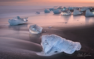 IC-ICE 018 _D8E2523 Sparkling Icebergs on the black sand of the magical Diamond Beach (Breiðamerkursandur), next to Jökulsárlón Glacier Lagoon on the South Coast of Iceland