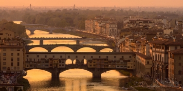P12-MRD8A7499 Ponte Vecchio bridge and Arno river in the evening. Florence, Italy.