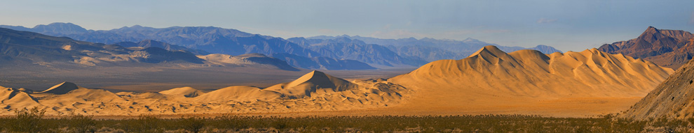 Eureka Dune, south face. Death Valley National Park, California, USA.