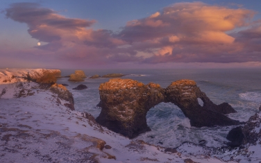 Gatklettur-Arch,-Arnarstapi-coast,-Snaefellsnes-Peninsula,-Iceland