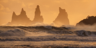 Seastacks-Reynisdrangar,-Iceland
