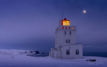 Dyrhólaey-lighthouse,-Iceland