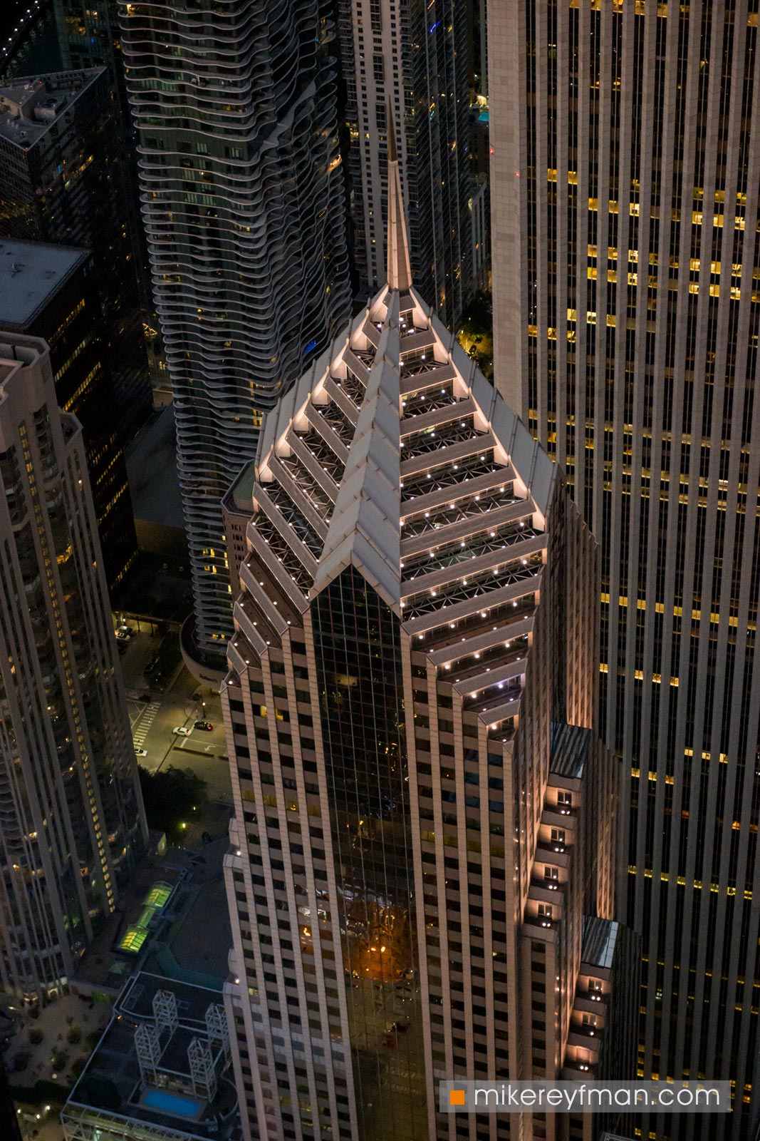 Two Prudential Plaza. Aerial view. Chicago, Illinois, USA. 113-CH-2_ZRA10210 - Ever-beating architectural heart of America. The birthplace of the most iconic buildings in the country. - Mike Reyfman Photography