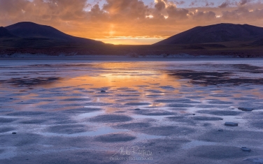 Salar-de-Aguas-Calientes-at-sunset.-San-Pedro-de-Atacama,-Atacama-Desert,-Antofagasta-Region,-Chile