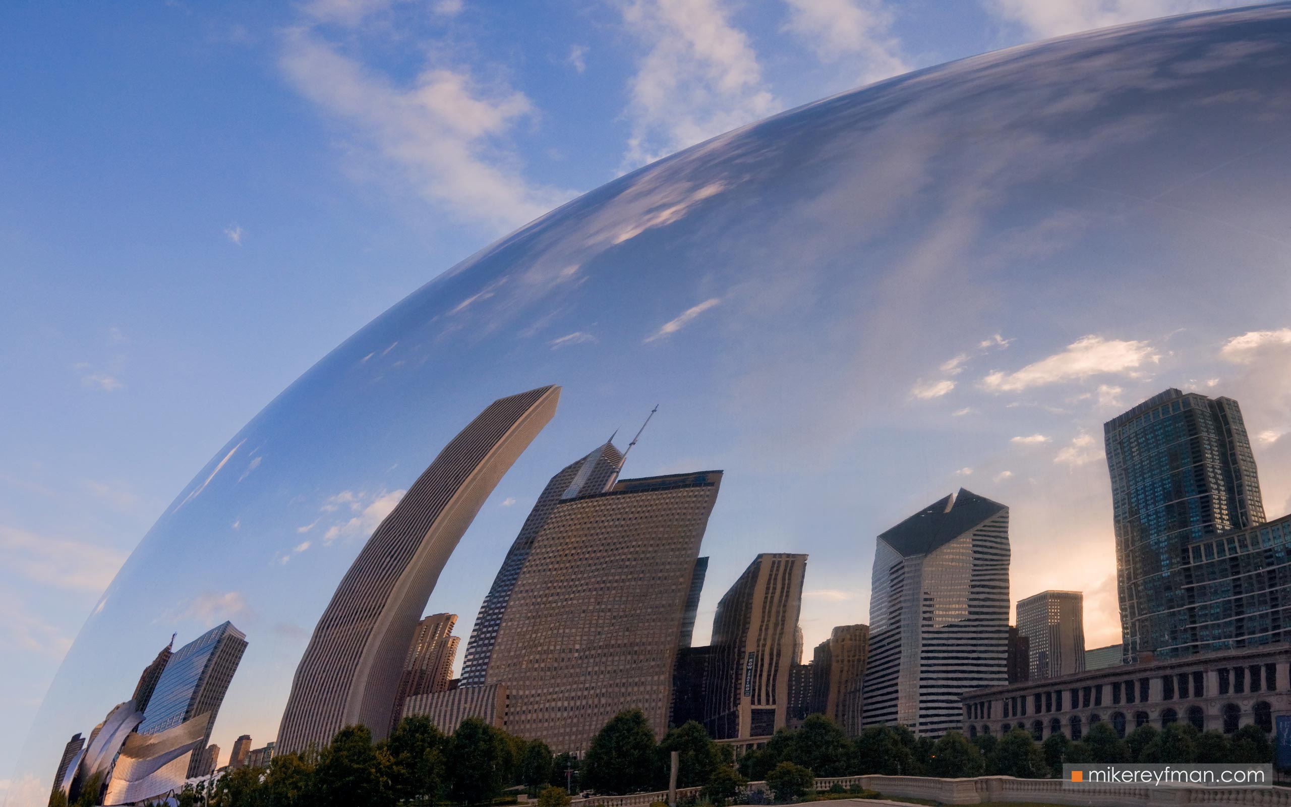 Cloud Gate - “The Bean”. Millennium Park, Chicago, Illinois, USA 053-CH1-MER7878 - Chicago, USA: The 