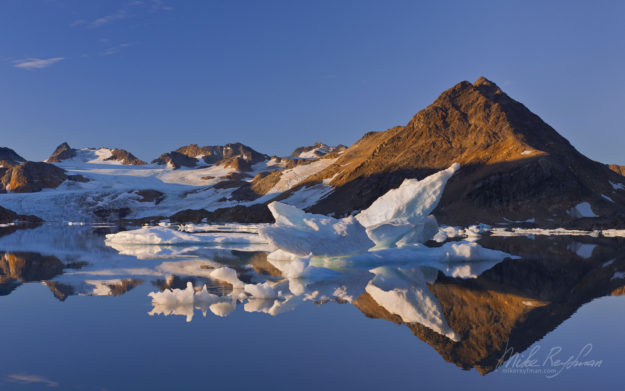 Tidewater Apusiaajik Glacier. Torsuut Tunoq Sound, Southeastern Greenland. 017-GR-KU_P3X4480 - Kulusuk island, Ammassalik Fjord & Torsuut Tunoq Sound. Southeastern Greenland - Mike Reyfman Photography