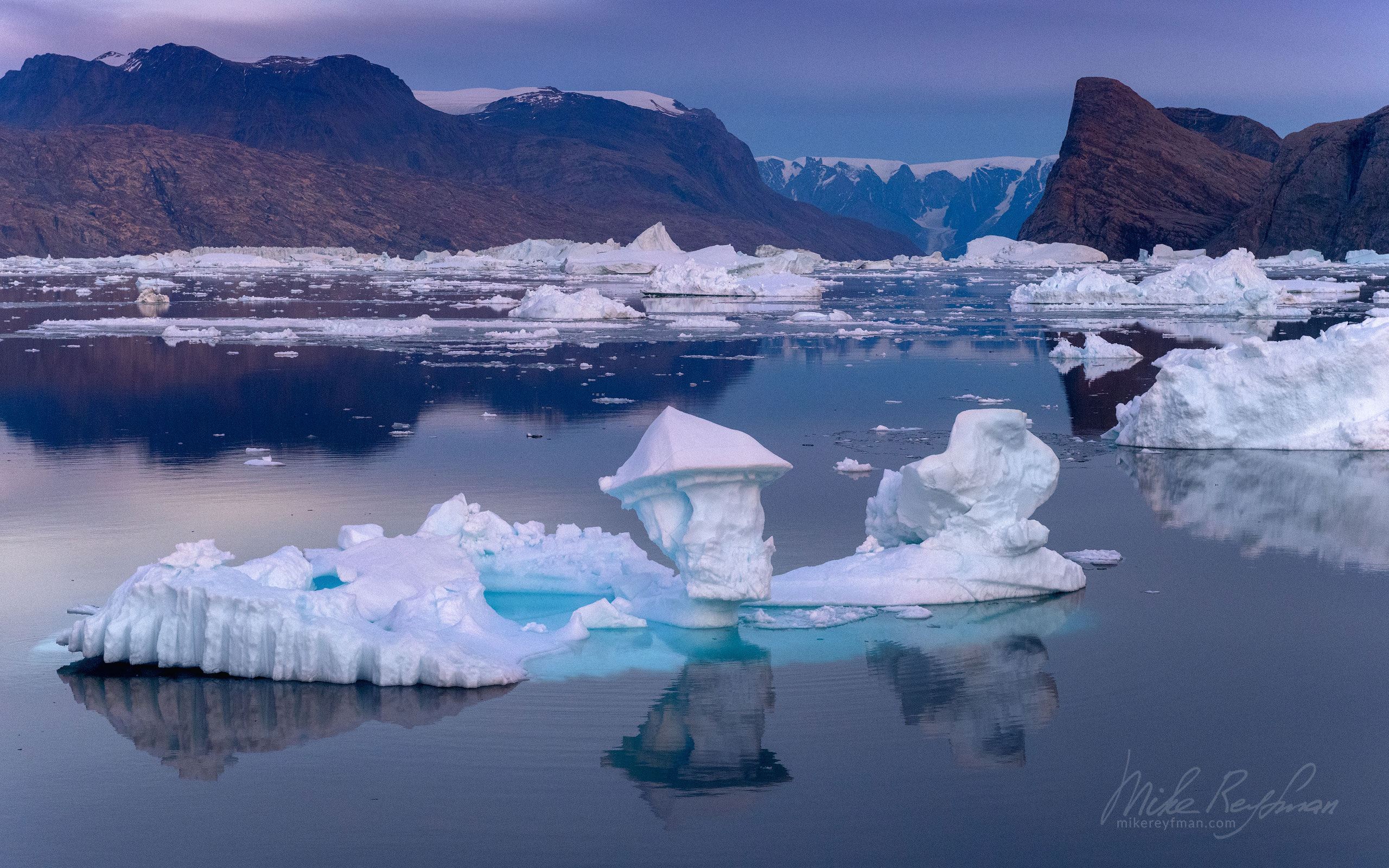 Icebergs in Scoresby Sund. Greenland. 027-GR-SC_50B6851 - The Scoresby Sund fjord system and the settlement of Ittoqqortoormiit. East Greenland. - Mike Reyfman Photography