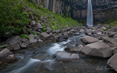 Svartifoss-(Black-Waterfall),-Skaftafell,-Vatnajökull-National-Park,-Iceland.