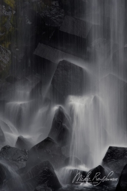 Svartifoss-(Black-Waterfall),-Skaftafell,-Vatnajökull-National-Park,-Iceland.