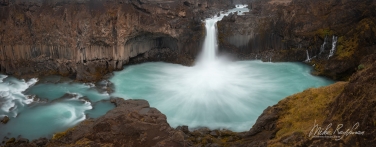 Aldeyjarfoss-waterfall-and-basalt-columns-of-Suðurárhraun-lava-field.