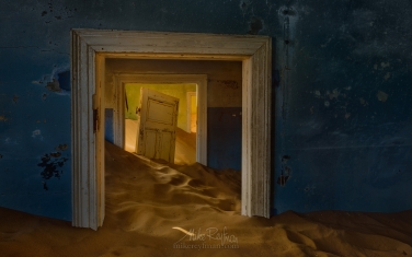 Sands-of-Time.-Kolmanskop-Ghost-town,-Namib-Desert,-Southern-Namibia.