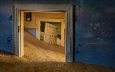 Sands-of-Time.-Kolmanskop-Ghost-town,-Namib-Desert,-Southern-Namibia.