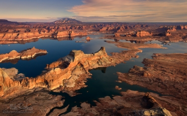 Romana-Mesa,-Alstrom-Point.-Gunsight-Butte-in-Padre-Bay-and-Navajo-Mountain.-Lake-Powell,-Glen-Canyon-NRA,-Uta/Arizona,-USA.-Aerial.