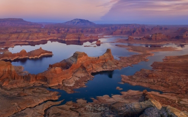 Romana-Mesa,-Alstrom-Point.-Gunsight-Butte-in-Padre-Bay-and-Navajo-Mountain.-Lake-Powell,-Glen-Canyon-NRA,-Uta/Arizona,-USA.-Aerial.