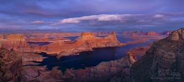 Romana-Mesa,-Alstrom-Point.-Gunsight-Butte-in-Padre-Bay.-Lake-Powell,-Glen-Canyon-NRA,-Uta/Arizona,-USA.