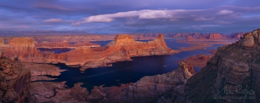 Romana-Mesa,-Alstrom-Point.-Gunsight-Butte-in-Padre-Bay.-Lake-Powell,-Glen-Canyon-NRA,-Uta/Arizona,-USA.