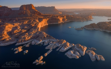 Colorado-River-Near-Mouth-of-the-Forbidding-Canyon.-Glen-Canyon-NRA,-Lake-Powell,-Utah/Arizona,-US.-Aerial.