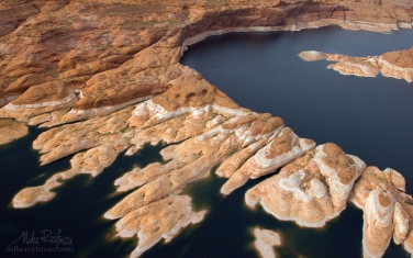 Colorado-River-Near-Mouth-of-the-Forbidding-Canyon.-Glen-Canyon-NRA,-Lake-Powell,-Utah/Arizona,-US.-Aerial.