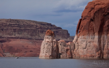 Lake-Powell,-Glen-Canyon-NRA,-Utah/Arizona,-USA.-Aerial.