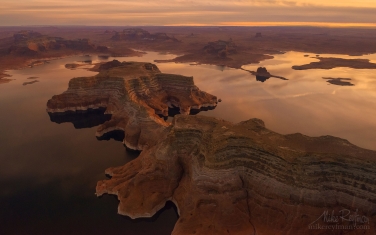 Kane-Point-and-Padre-Butte.-Glen-Canyon-NRA,-Lake-Powell,-Utah/Arizona,-USA.-Aerial