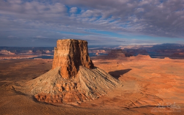 Tower-Butte-and-Lake-Powell.-Glen-Canyon-NRA.-Uta/Arizona,-USA.