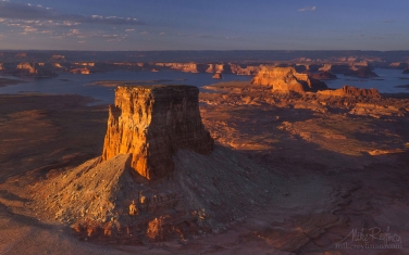 Tower-Butte-and-Lake-Powell.-Glen-Canyon-NRA.-Uta/Arizona,-USA.