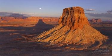 Tower-Butte-and-Navajo-Mountain.-Glen-Canyon-NRA.-Uta/Arizona,-USA.