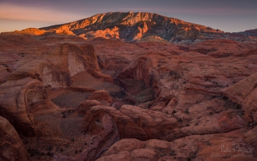 Navajo-Mountain-and-Rainbow-Bridge.-Forbidden-Canyon,-Lake-Powell,-Glen-Canyon-NRA.-Uta/Arizona,-USA.-Aerial