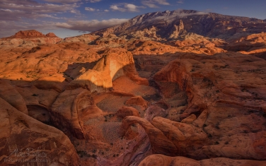 Navajo-Mountain-and-Rainbow-Bridge.-Forbidden-Canyon,-Lake-Powell,-Glen-Canyon-NRA.-Uta/Arizona,-USA.