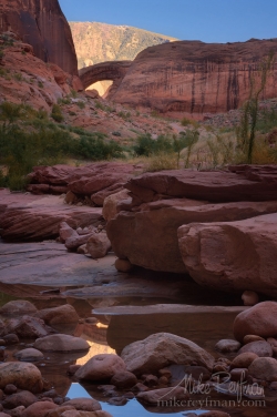 Rainbow-Bridge.-Forbidden-Canyon,-Lake-Powell,-Glen-Canyon-NRA.-Uta/Arizona,-USA.