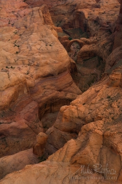 Navajo-Mountain-and-Rainbow-Bridge.-Forbidden-Canyon,-Lake-Powell,-Glen-Canyon-NRA.-Uta/Arizona,-USA.-Aerial