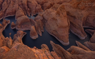 Forbidden-Canyon,-Lake-Powell,-Glen-Canyon-NRA.-Uta/Arizona,-USA.-Aerial