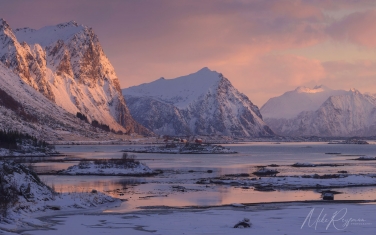 LF-MRD1E0311-17 Lofoten Photo Tour Lofoten Photo Tour. Picture-perfect fishing villages, deep fjords, rugged mountains, scenic beaches | Photo Tour with Mike Reyfman