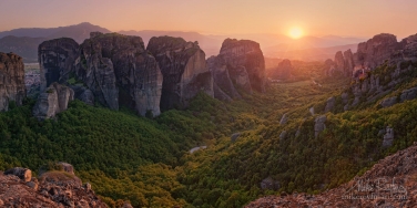 Roussanou-Nunnery-at-sunset.-Meteora-Monasteries,-Thessaly,-Greece