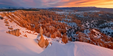 Inspiration-Point-at-sunrise.-Bryce-Canyon-National-Park,-Utah,-USA.