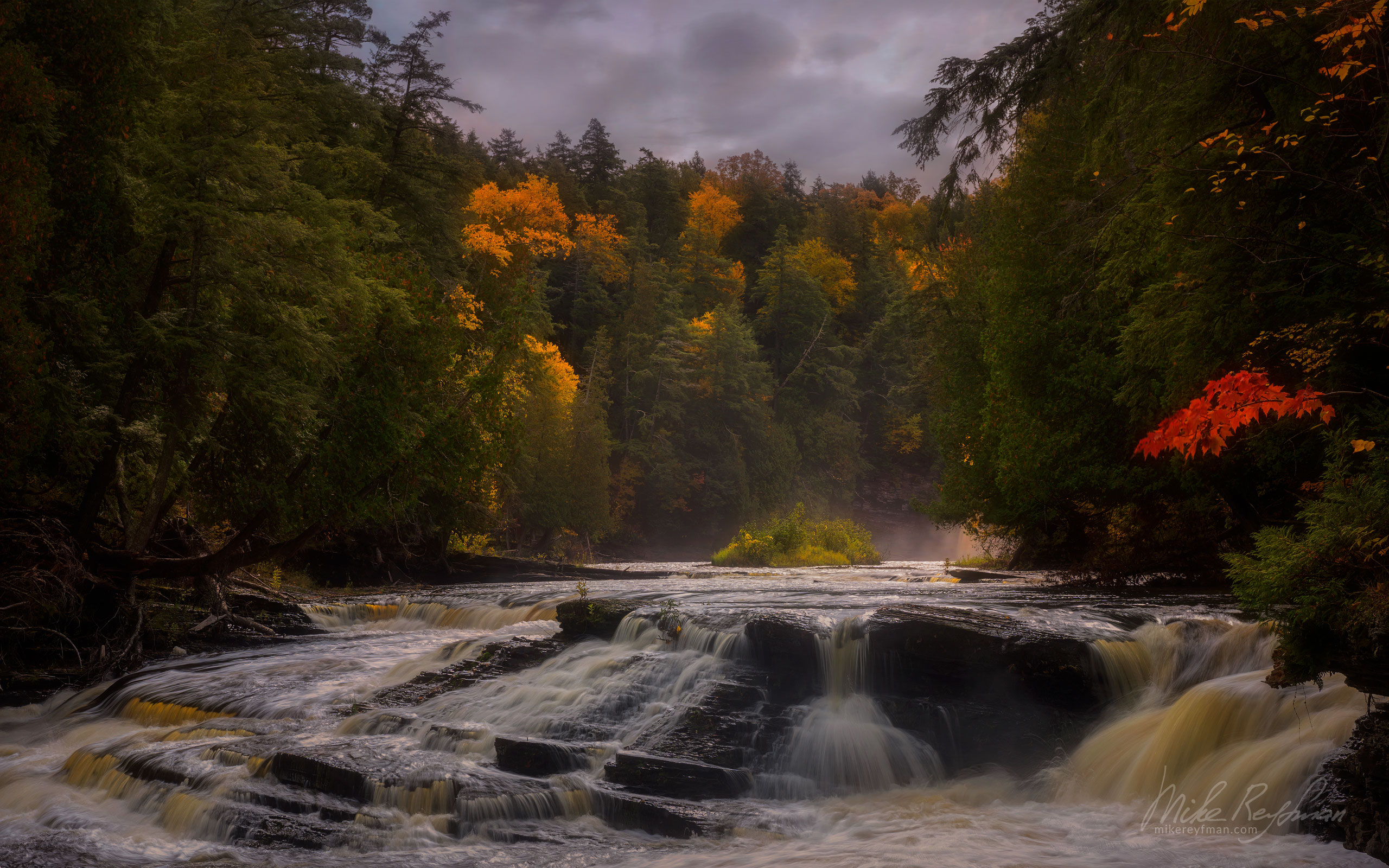 Presque Isle River, Porcupine Mountains, Upper Peninsula, Michigan, USA. UP-MI_033_ZRA7751.jpg - Michigan's Upper Peninsula - the best destination in US for fall colors. - Mike Reyfman Photography