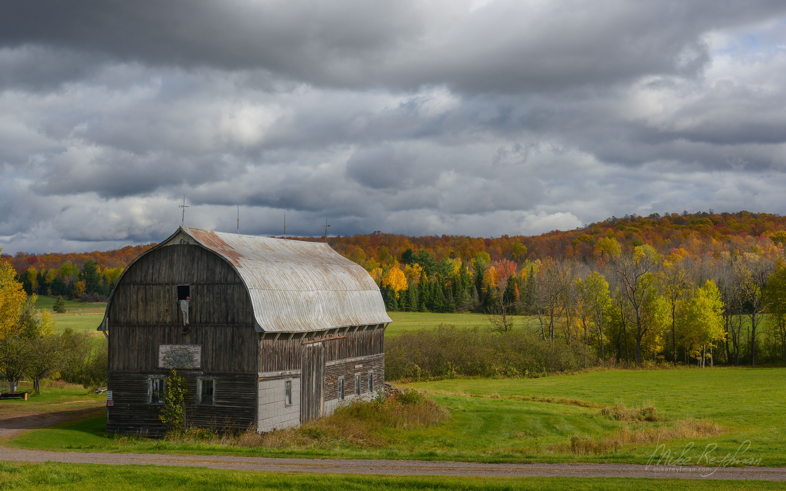 Old Barn, Upper Peninsula, Michigan, USA UP-MI_070_ZRA8188.jpg - Michigan's Upper Peninsula - the best destination in US for fall colors. - Mike Reyfman Photography